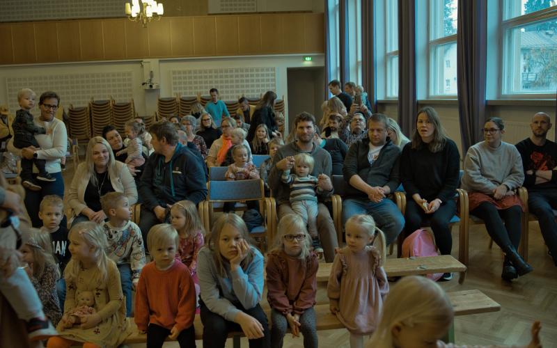 Hej Mumin-konsert 27.10.2024 i Seminarieskolans aula (foto: Henry Andersson)