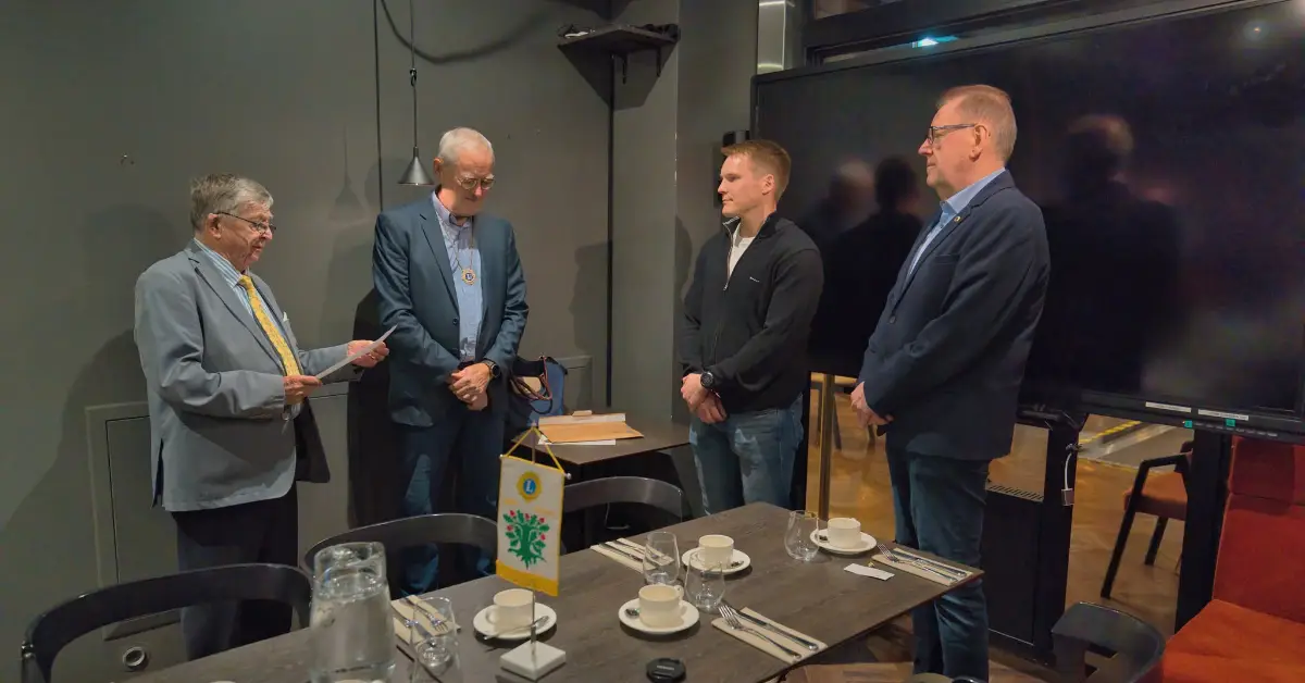 På årsmötet 14.10.2026 tog klubben emot nya medlemmen William Björkvik (foto: Henry Andersson)