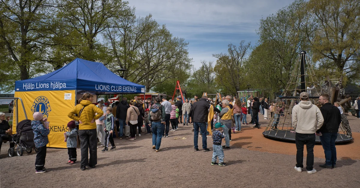 Folket börjar strömma till Barnens dag (foto: Henry Andersson)