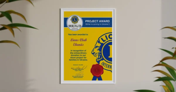 Lions Club Ekenäs rf har tilldelats ett diplom för kamininsamlingen i Ukraina (foto: Jan Nieminen)